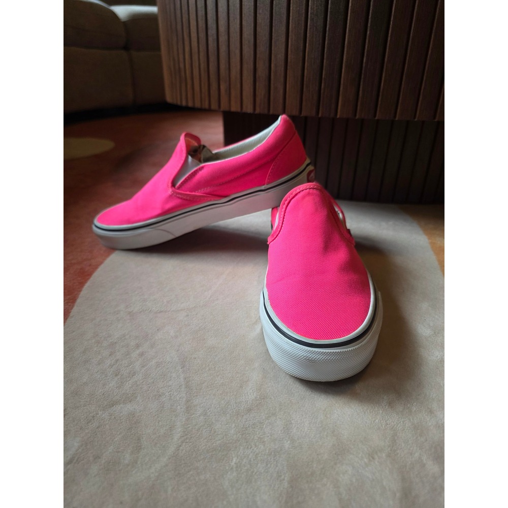 Vans Classic Slip-On Sneakers Women 8.0 Neon Pink Canvas Low Top Streetwear